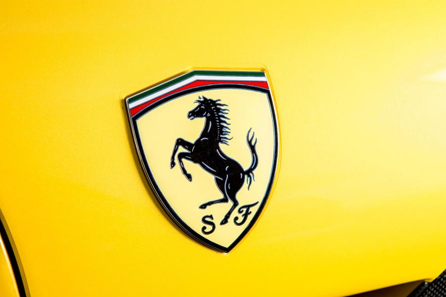 Логотип Ferrari F12tdf Tailor Made 2016 года  (UK) (фото 40 из 40)